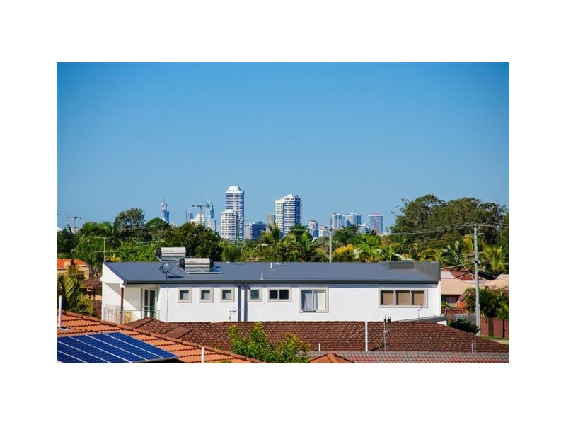 2/17 Errol Avenue, Paradise Point QLD 4216