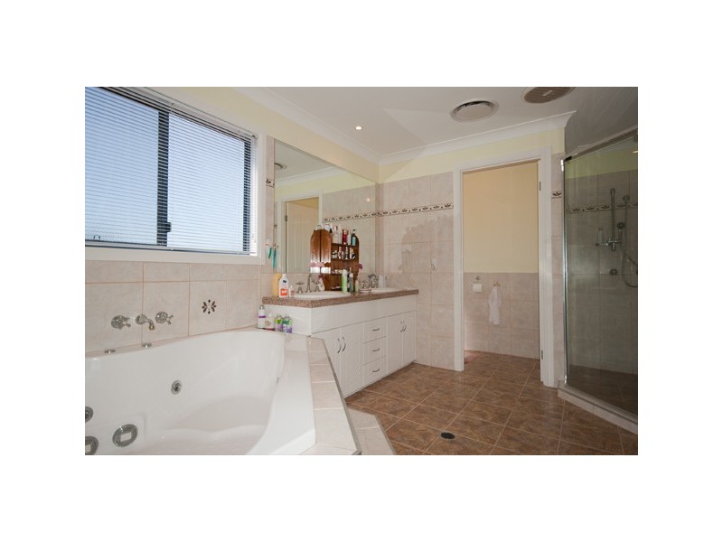 34 Oxley Drive, Paradise Point QLD 4216