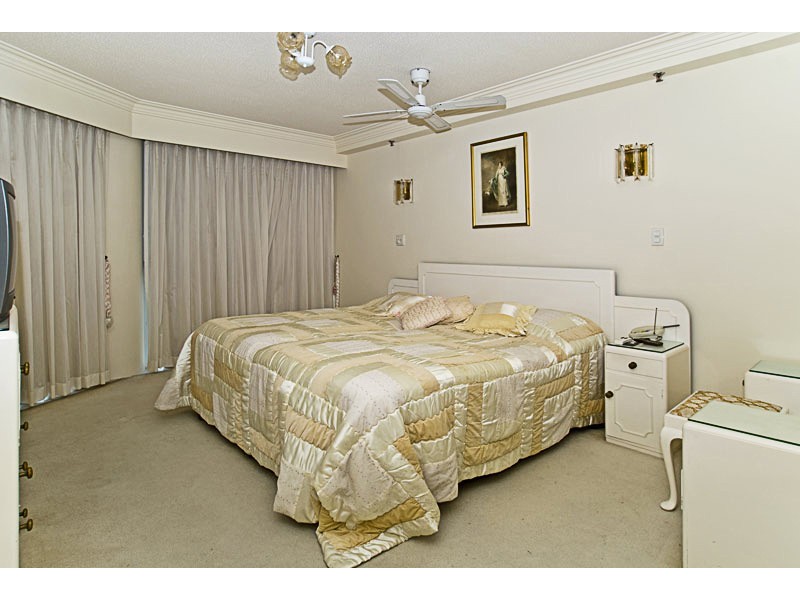 27D/5 Bayview Street, Runaway Bay QLD 4216