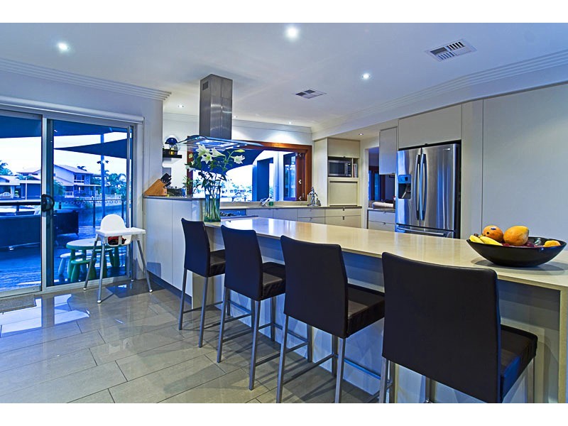 62 Midnight Court, Runaway Bay QLD 4216