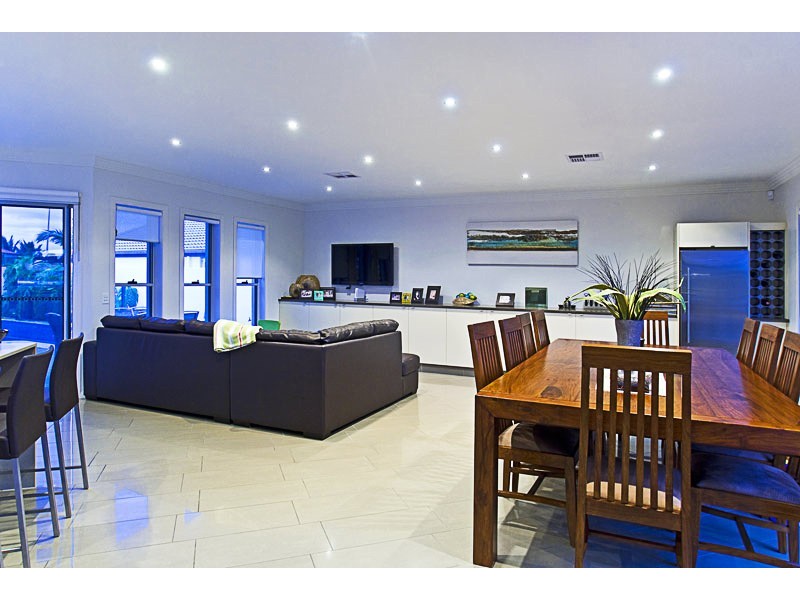62 Midnight Court, Runaway Bay QLD 4216