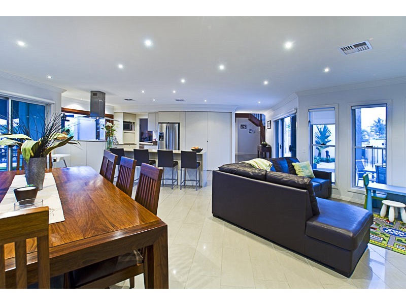 62 Midnight Court, Runaway Bay QLD 4216
