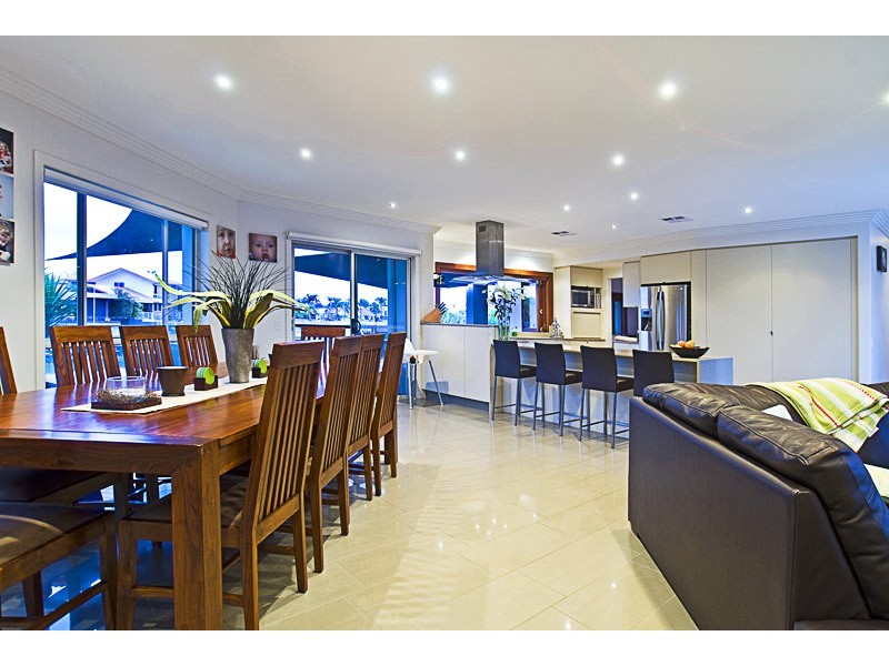 62 Midnight Court, Runaway Bay QLD 4216