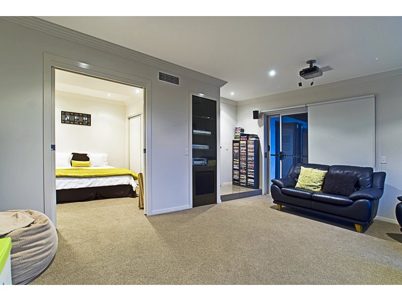 62 Midnight Court, Runaway Bay QLD 4216