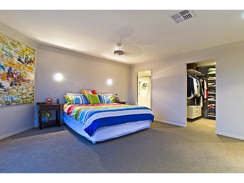 62 Midnight Court, Runaway Bay QLD 4216