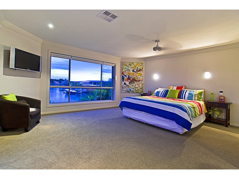 62 Midnight Court, Runaway Bay QLD 4216