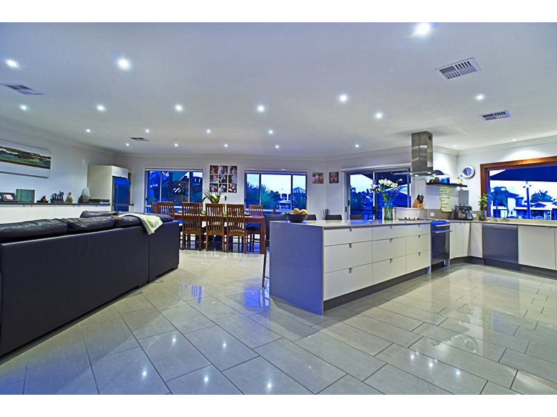 62 Midnight Court, Runaway Bay QLD 4216