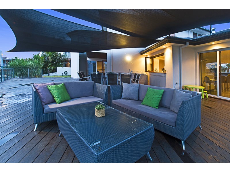 62 Midnight Court, Runaway Bay QLD 4216