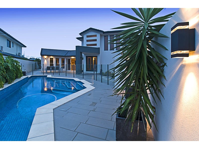62 Midnight Court, Runaway Bay QLD 4216
