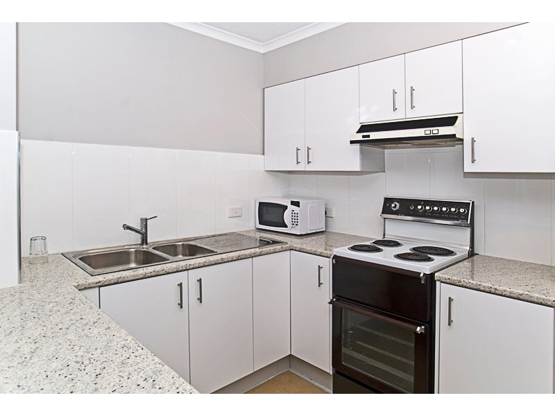 1B/114 Marine Parade, Southport QLD 4215