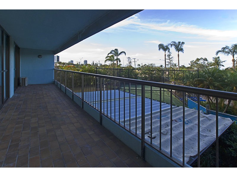 1B/114 Marine Parade, Southport QLD 4215