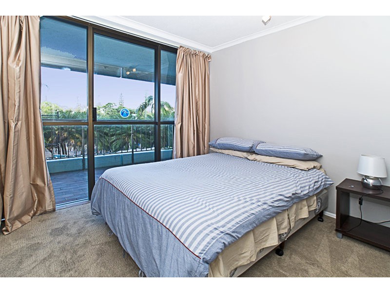 1B/114 Marine Parade, Southport QLD 4215