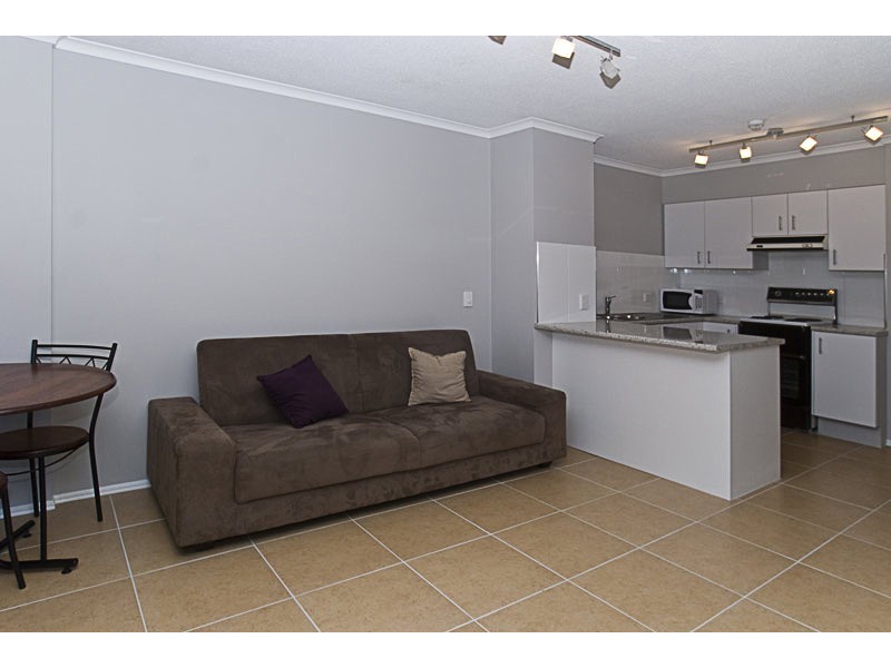 1B/114 Marine Parade, Southport QLD 4215