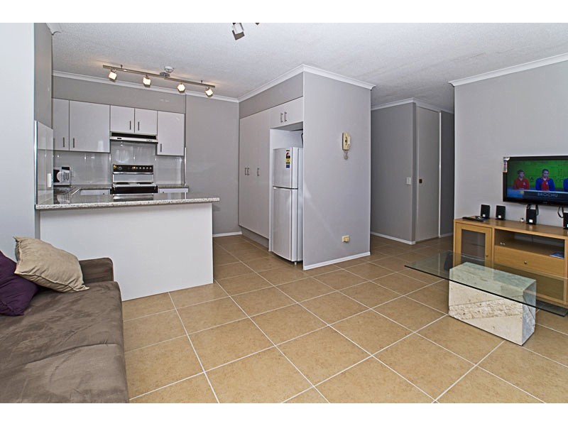 1B/114 Marine Parade, Southport QLD 4215