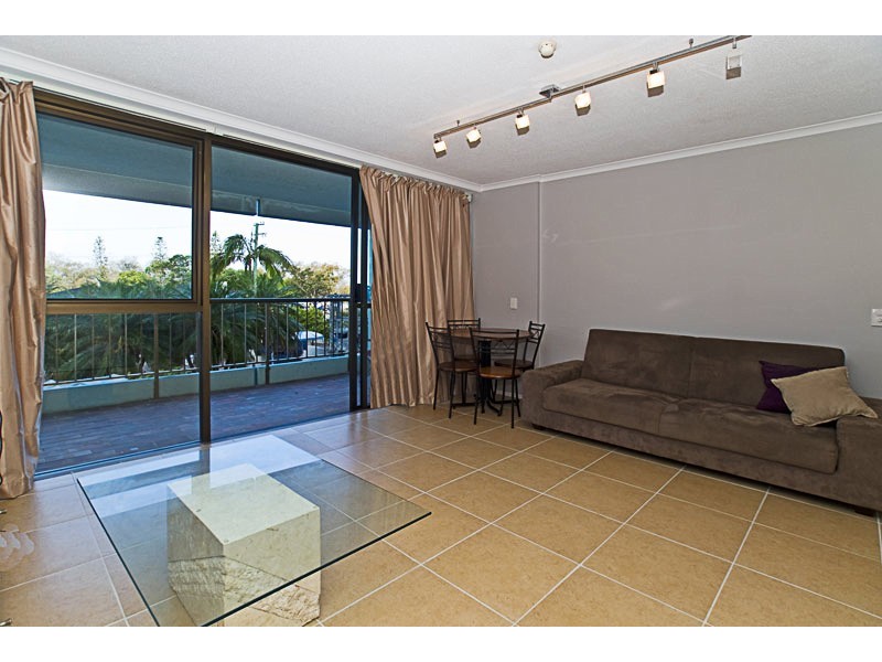 1B/114 Marine Parade, Southport QLD 4215