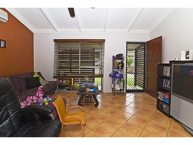 33 Windsor Place, Molendinar QLD 4214