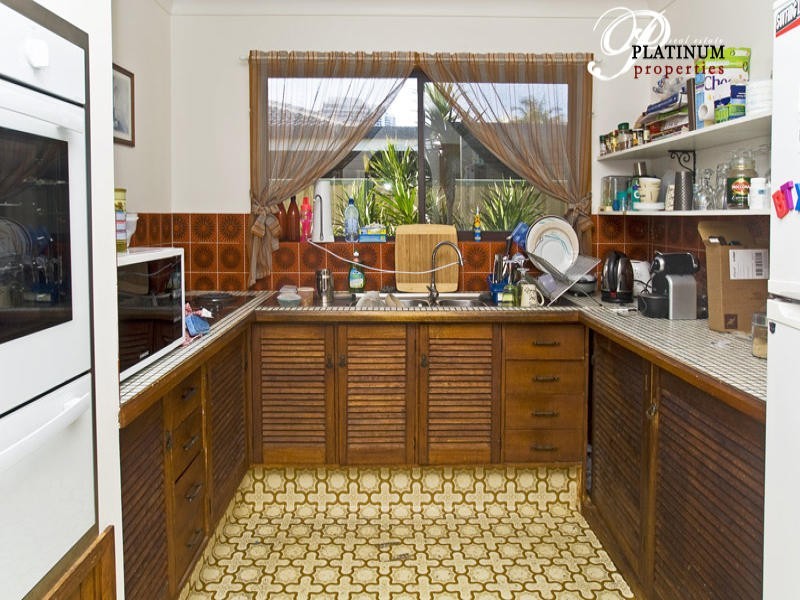 48 Broadwater Street, Runaway Bay QLD 4216