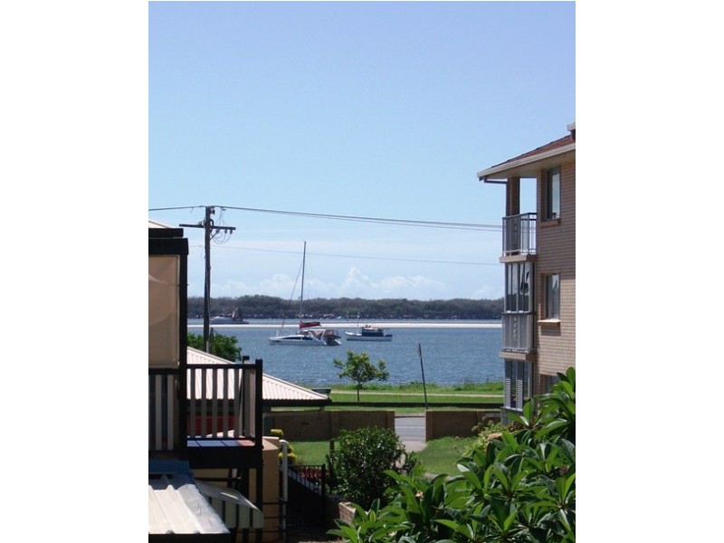 2/6 Vernia Place, Biggera Waters QLD 4216