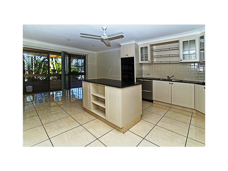 33 Seaspray Street, Paradise Point QLD 4216