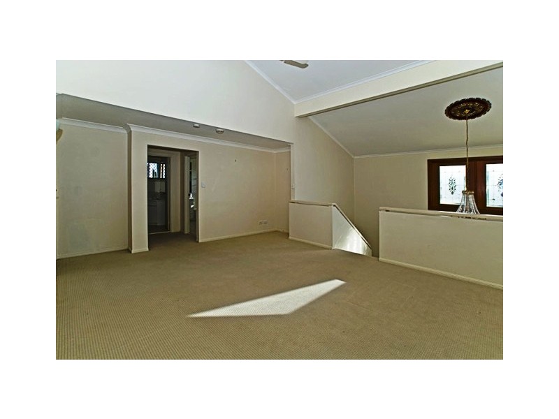 33 Seaspray Street, Paradise Point QLD 4216