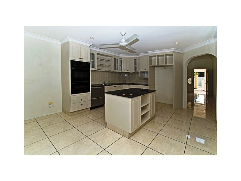 33 Seaspray Street, Paradise Point QLD 4216