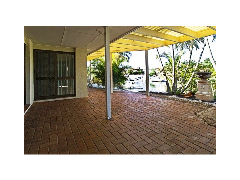 33 Seaspray Street, Paradise Point QLD 4216