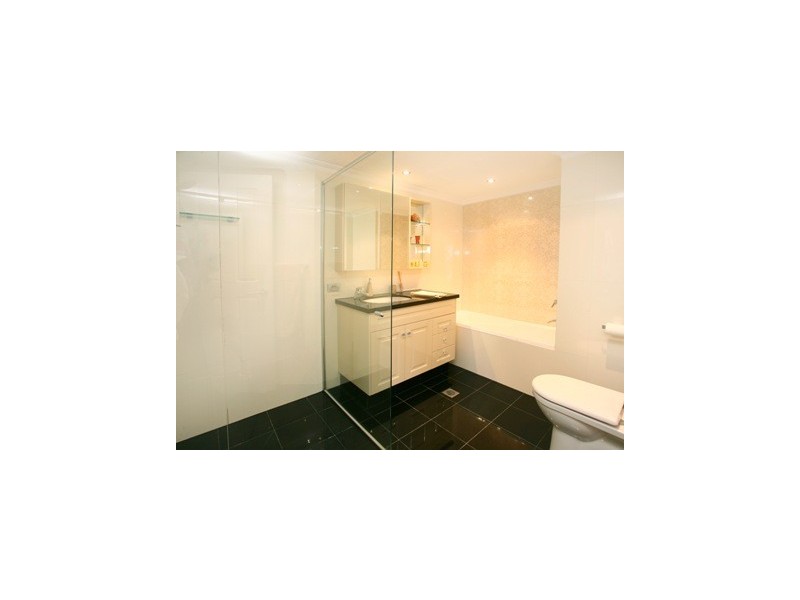 18B/5 Bayview Street, Runaway Bay QLD 4216