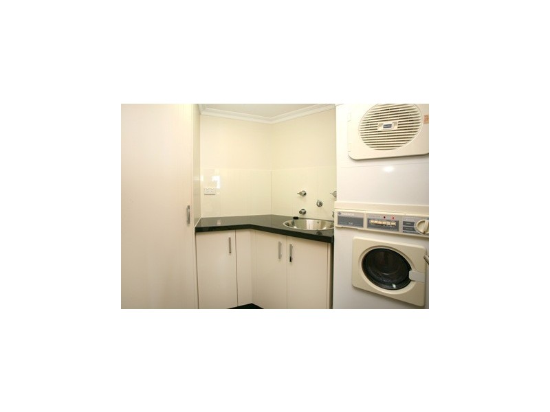 18B/5 Bayview Street, Runaway Bay QLD 4216