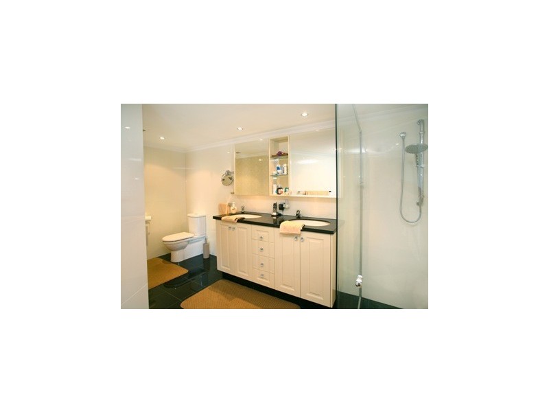 18B/5 Bayview Street, Runaway Bay QLD 4216