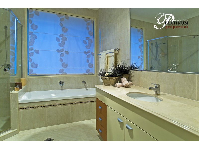 9 Pipers Point, Helensvale QLD 4212