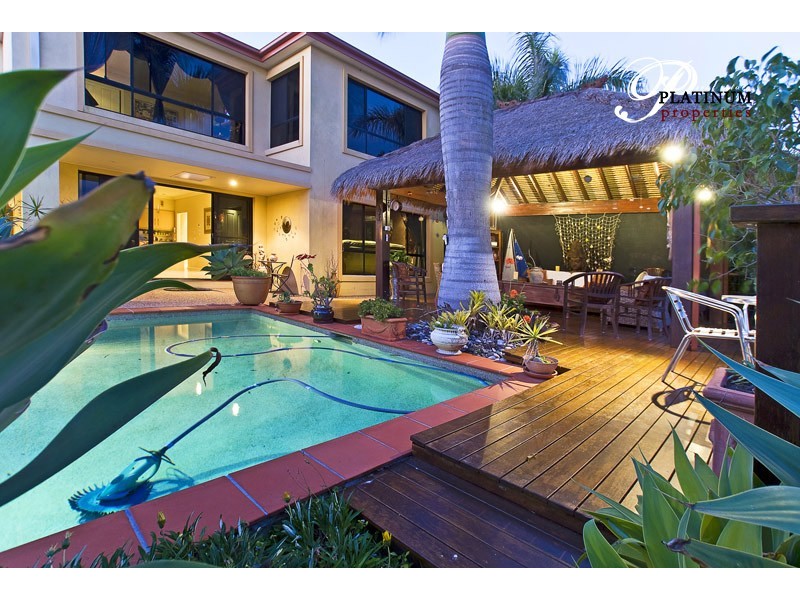 2114 Fernlea Drive, Hope Island QLD 4212