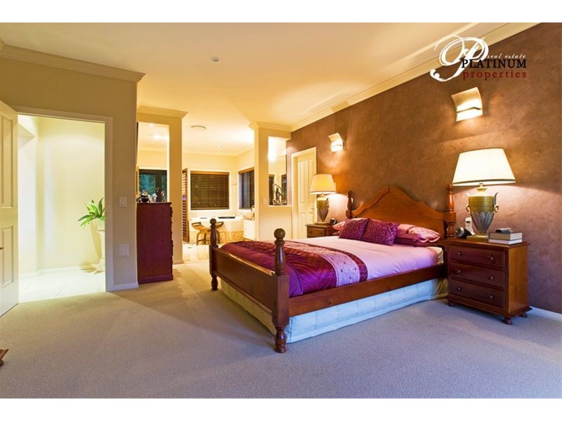 2114 Fernlea Drive, Hope Island QLD 4212