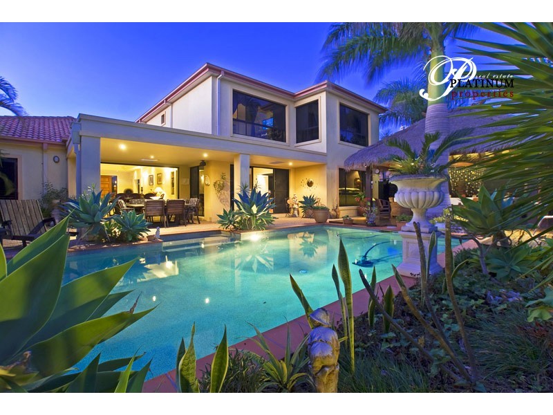 2114 Fernlea Drive, Hope Island QLD 4212