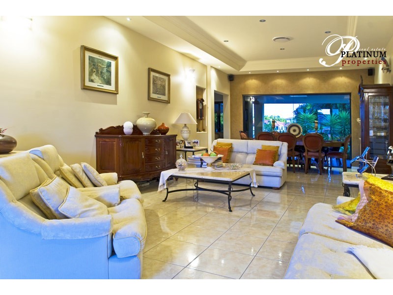 2114 Fernlea Drive, Hope Island QLD 4212