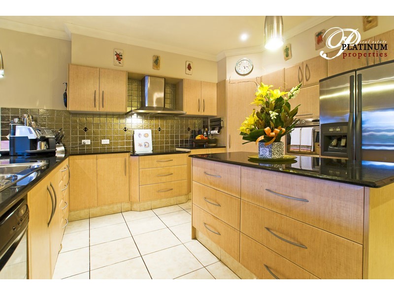 2114 Fernlea Drive, Hope Island QLD 4212