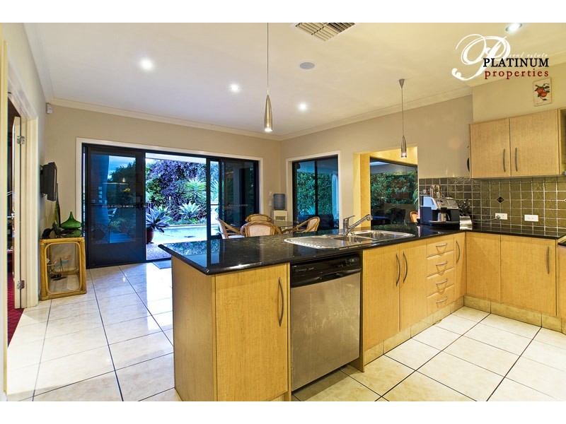 2114 Fernlea Drive, Hope Island QLD 4212