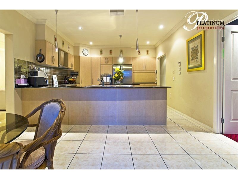 2114 Fernlea Drive, Hope Island QLD 4212