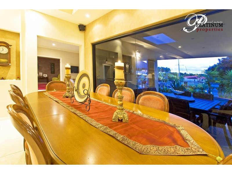 2114 Fernlea Drive, Hope Island QLD 4212