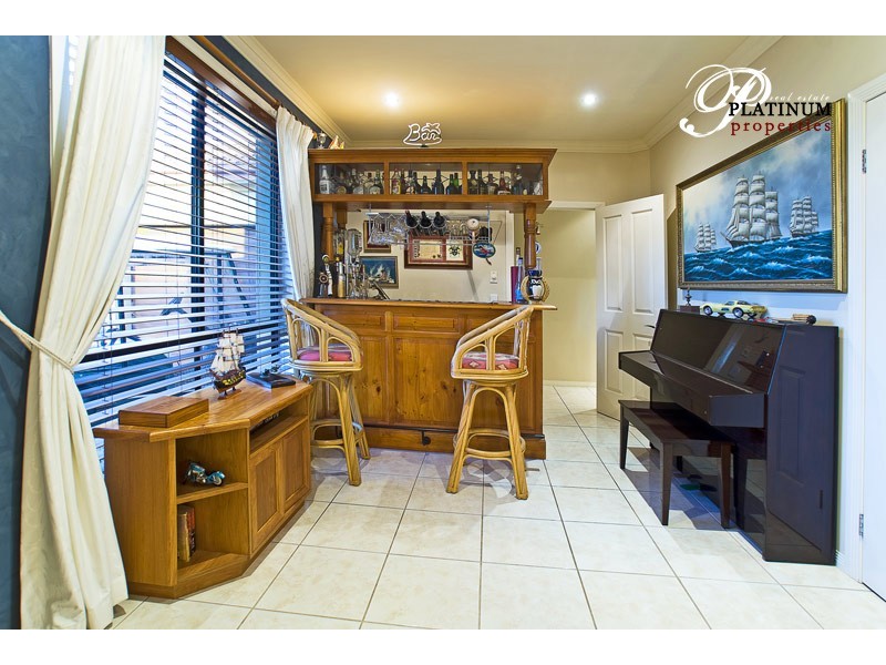 2114 Fernlea Drive, Hope Island QLD 4212