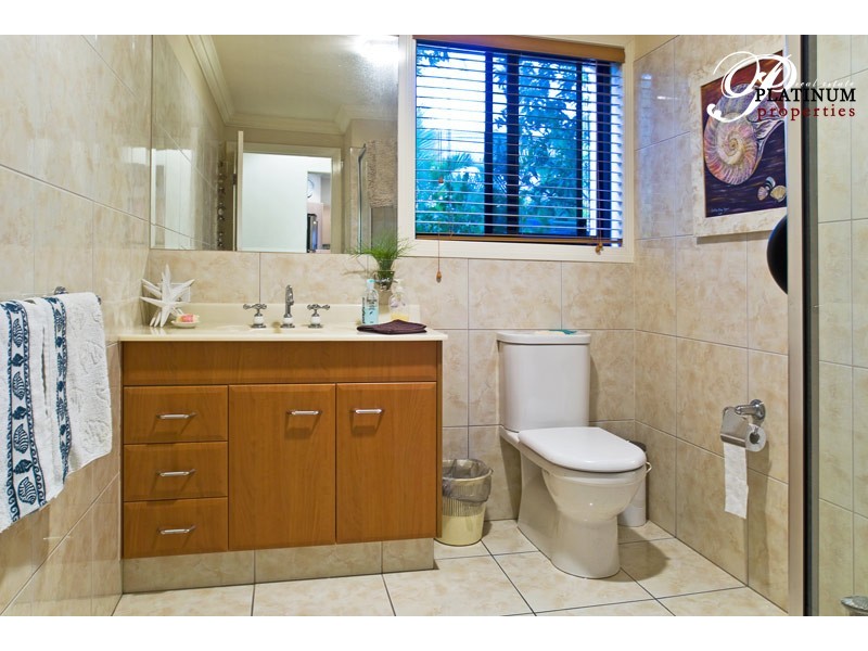 2114 Fernlea Drive, Hope Island QLD 4212