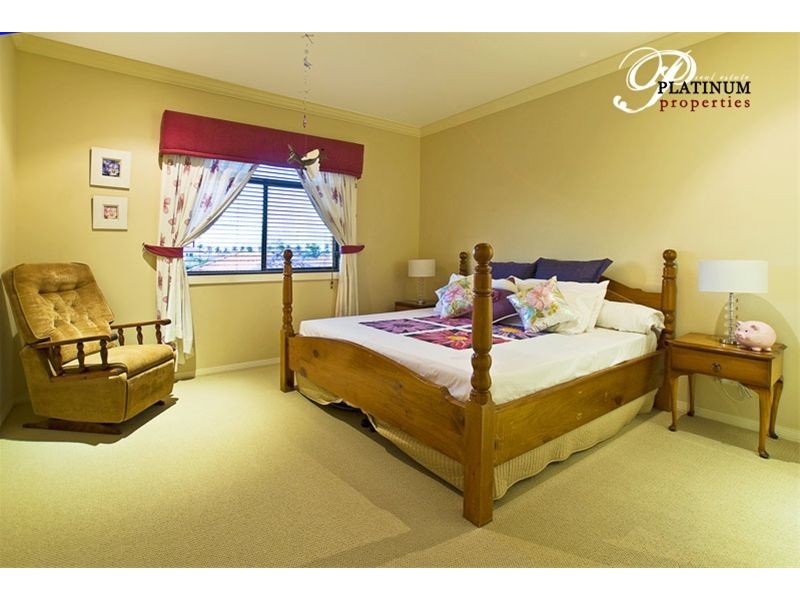 2114 Fernlea Drive, Hope Island QLD 4212