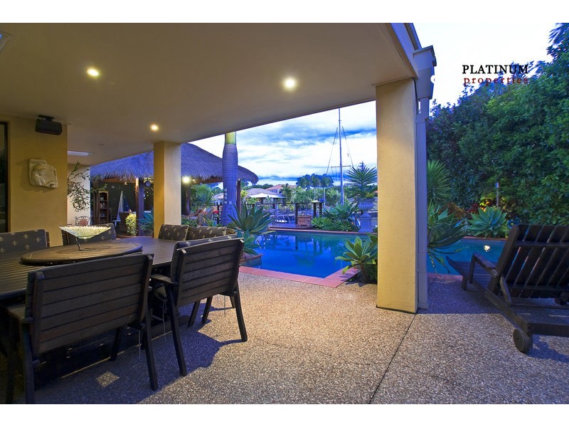 2114 Fernlea Drive, Hope Island QLD 4212