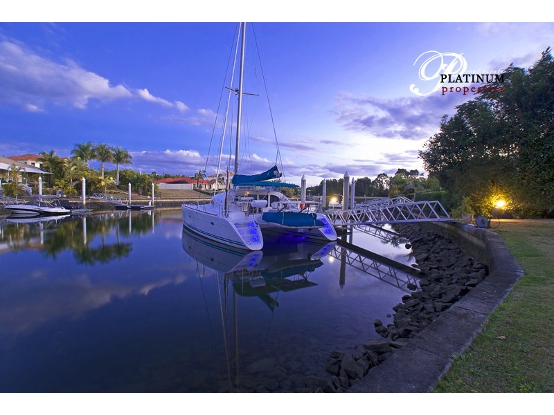 2114 Fernlea Drive, Hope Island QLD 4212