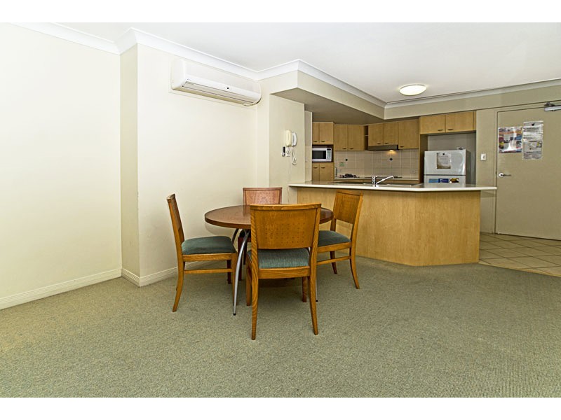 210/392 Marine Parade, Labrador QLD 4215