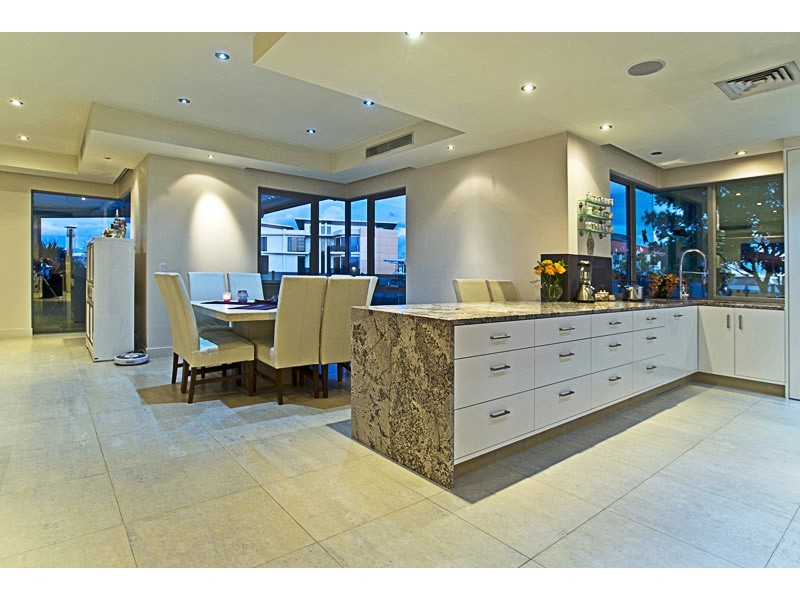 53 The Sovereign Mile, Sovereign Islands QLD 4216