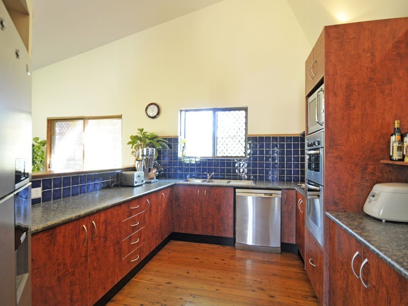 6 The Crescent, Ashmore QLD 4214