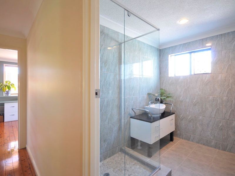 6 The Crescent, Ashmore QLD 4214