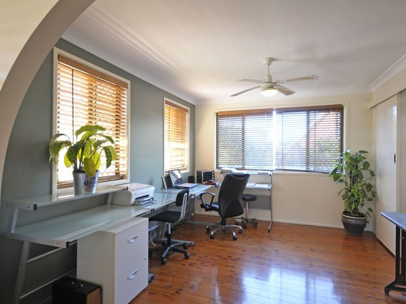 6 The Crescent, Ashmore QLD 4214
