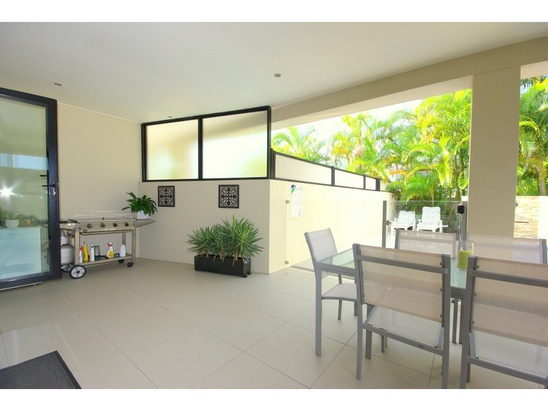 2/15 Jennifer Ave, Runaway Bay QLD 4216