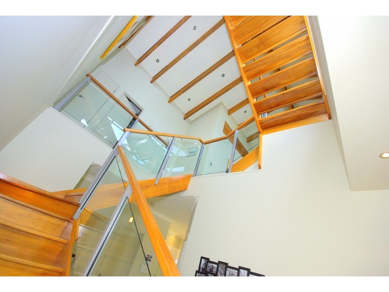 2/15 Jennifer Ave, Runaway Bay QLD 4216